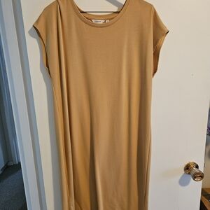 Reitmans Tan Cap-Sleeve Midi Shift Dress